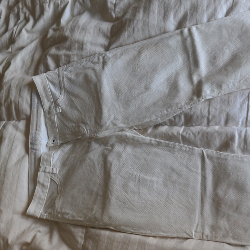 Guess Jeans, Vintage White with faux snakeskin pattern, size 30